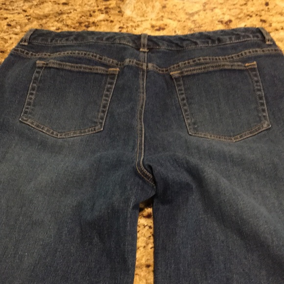 Liz Claiborne Women’s Straight Leg Jeans Size 16 S Flawless Pre-Loved Condition - Picture 6 of 8